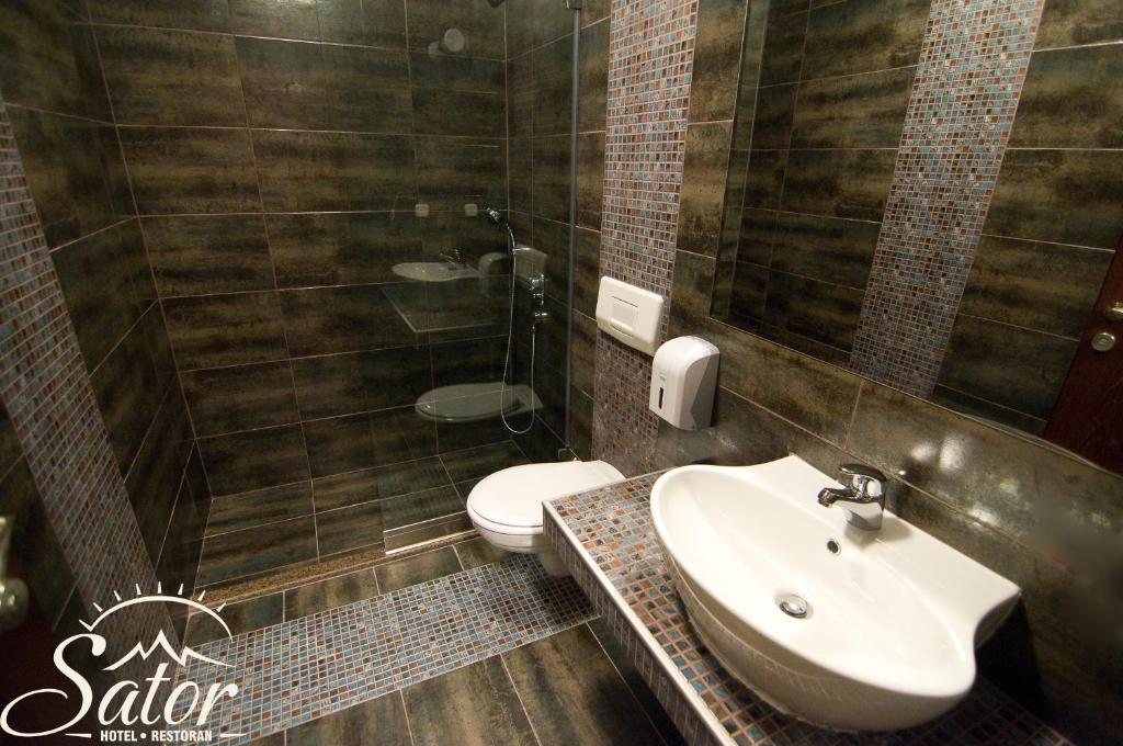 Koupelna v ubytování Hotel Šator