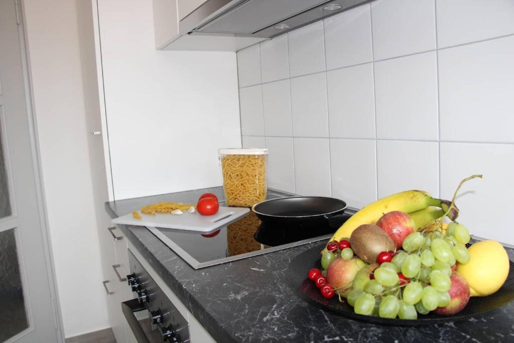 New & Modern Apartment with Beautiful Lake View! - Resim 21