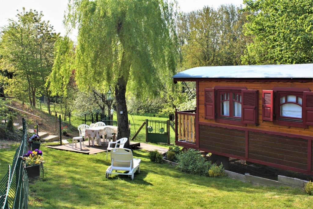 Aed väljaspool majutusasutust La Gypsy Caravan