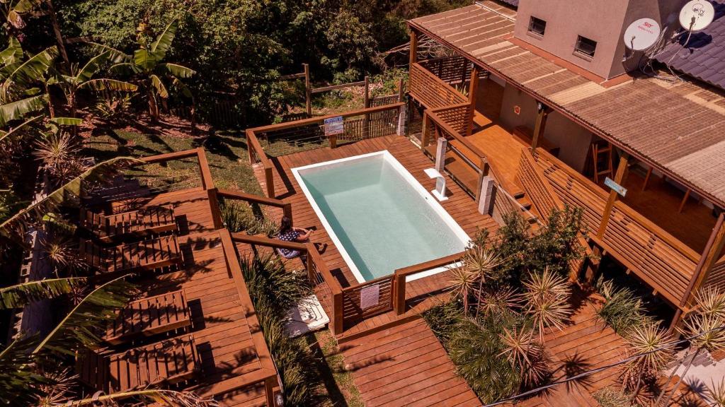 an overhead view of a swimming pool on a house at Pousada Makani in Praia do Rosa