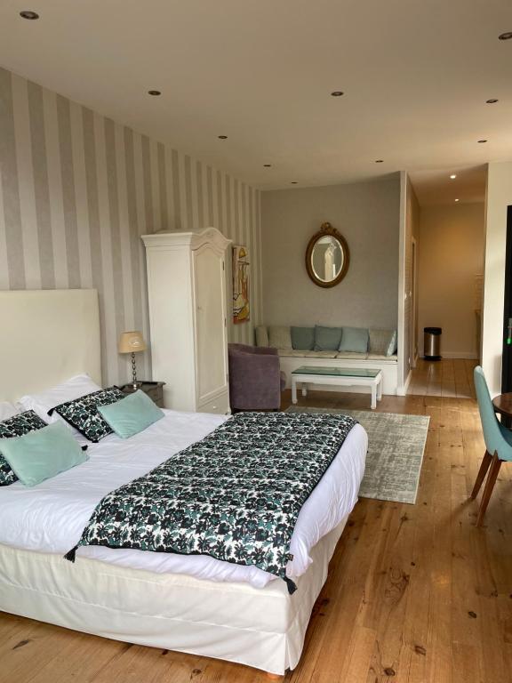 Maison La Tour - Deluxe Suite With Terrace