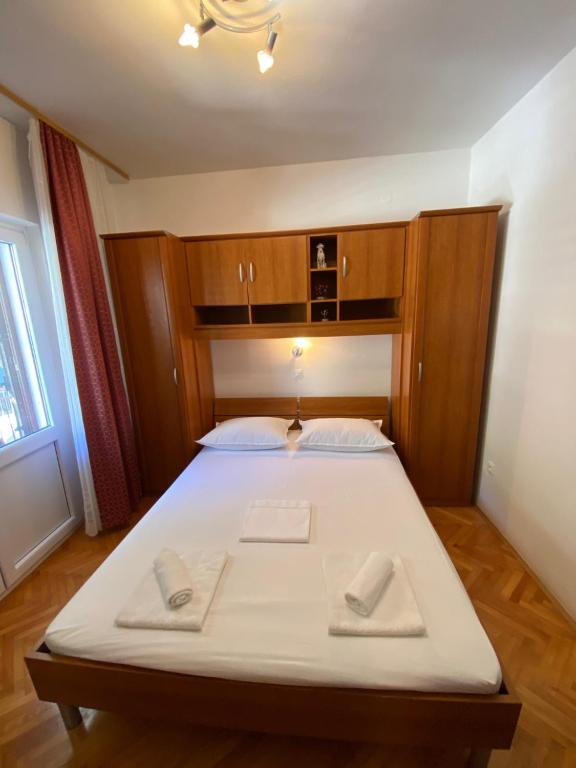 Postel nebo postele na pokoji v ubytování Apartmani Dragica