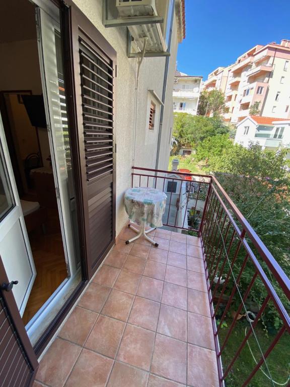 Balkón nebo terasa v ubytování Apartmani Dragica