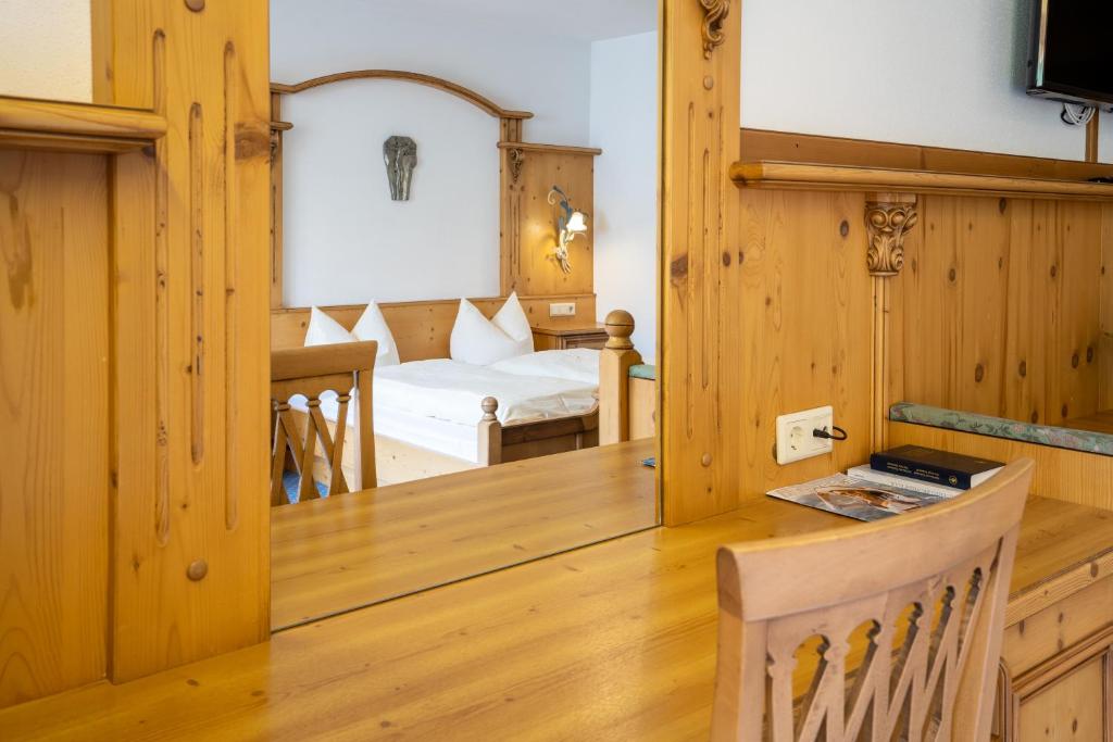 Postel nebo postele na pokoji v ubytování Posthotel Erlerwirt