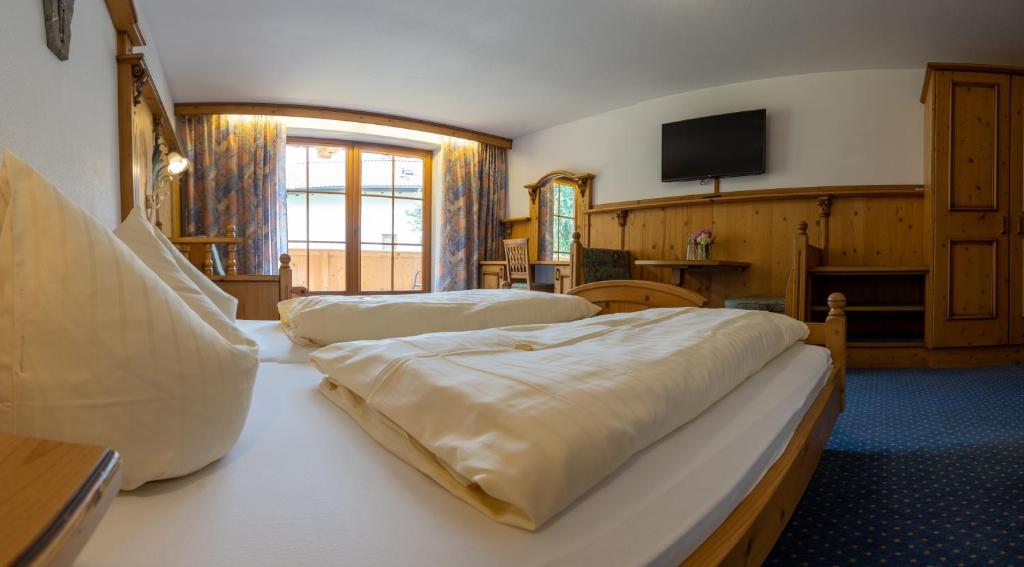 Postel nebo postele na pokoji v ubytování Posthotel Erlerwirt