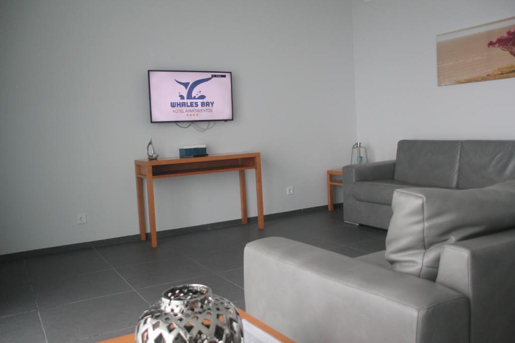 TV a/nebo společenská místnost v ubytování Whalesbay Hotel Apartamentos