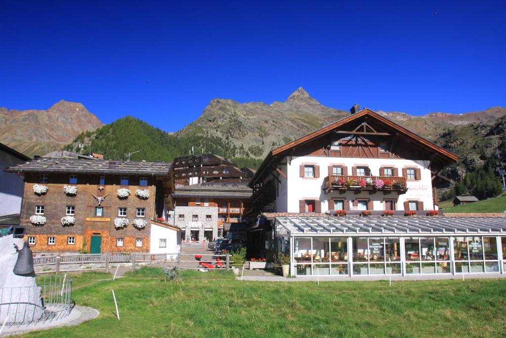 Nespecifikovaný výhled na hory nebo výhled na hory při pohledu z hotelu