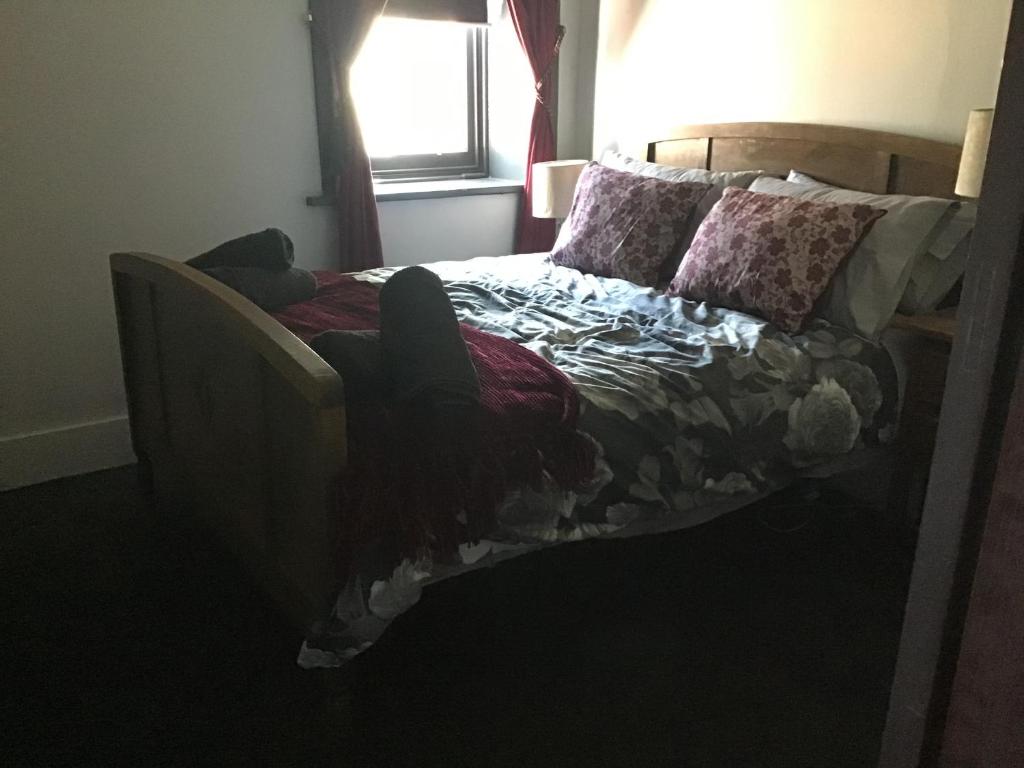 
A bed or beds in a room at Mount Torrens Hotel
