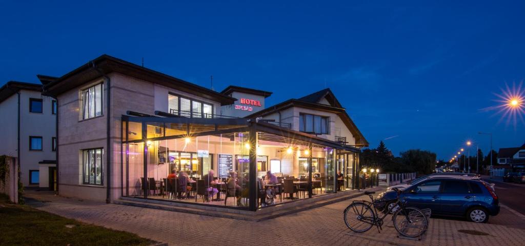 Budova, v ktorej sa hotel nachádza