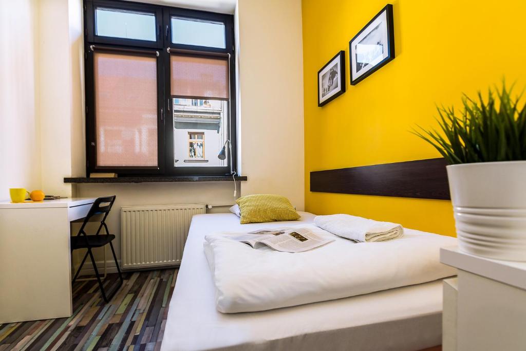 Hello Hostel & Apartmentsにあるベッド