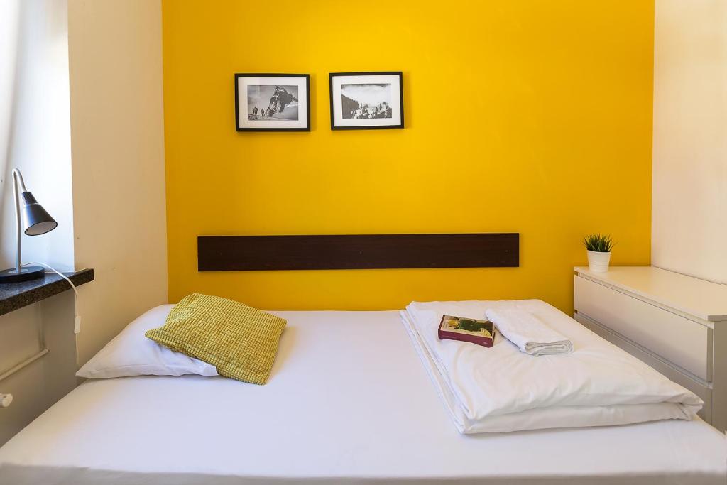 Hello Hostel & Apartmentsにあるベッド