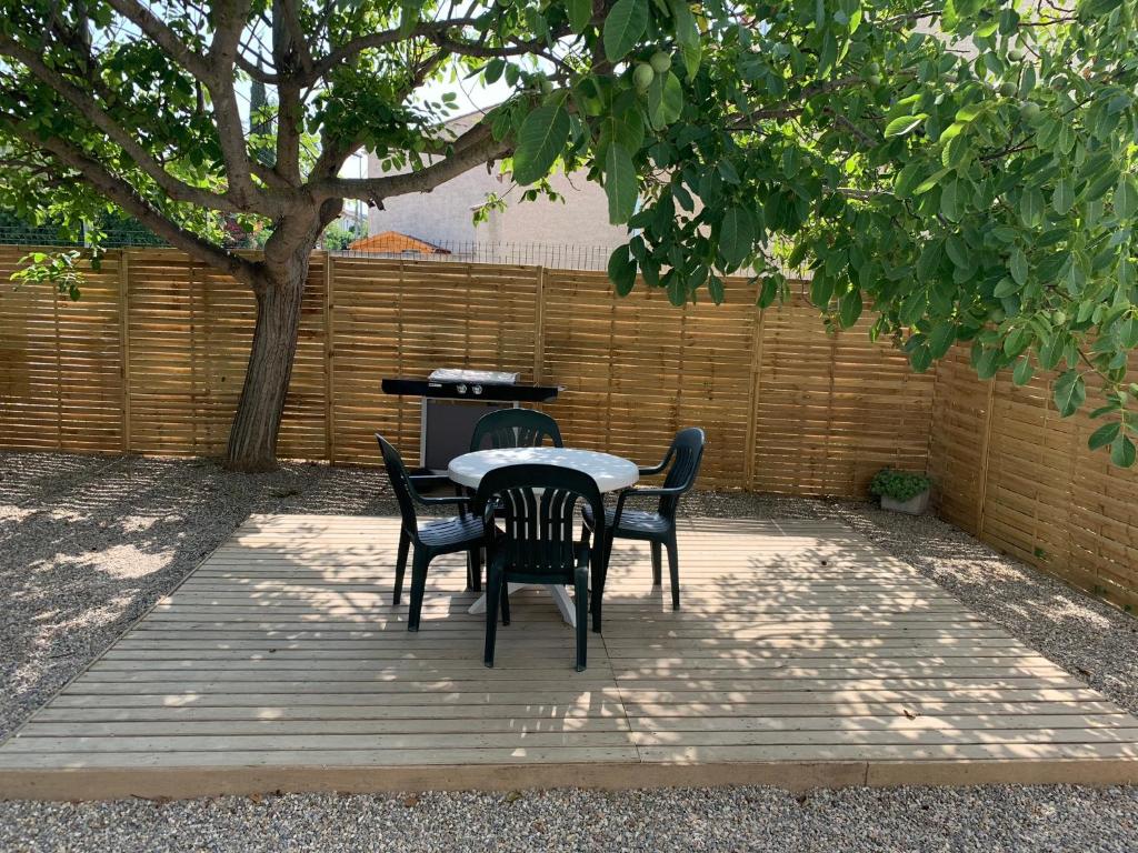 Location studio entre garrigue et mer - Apartment With Garden View