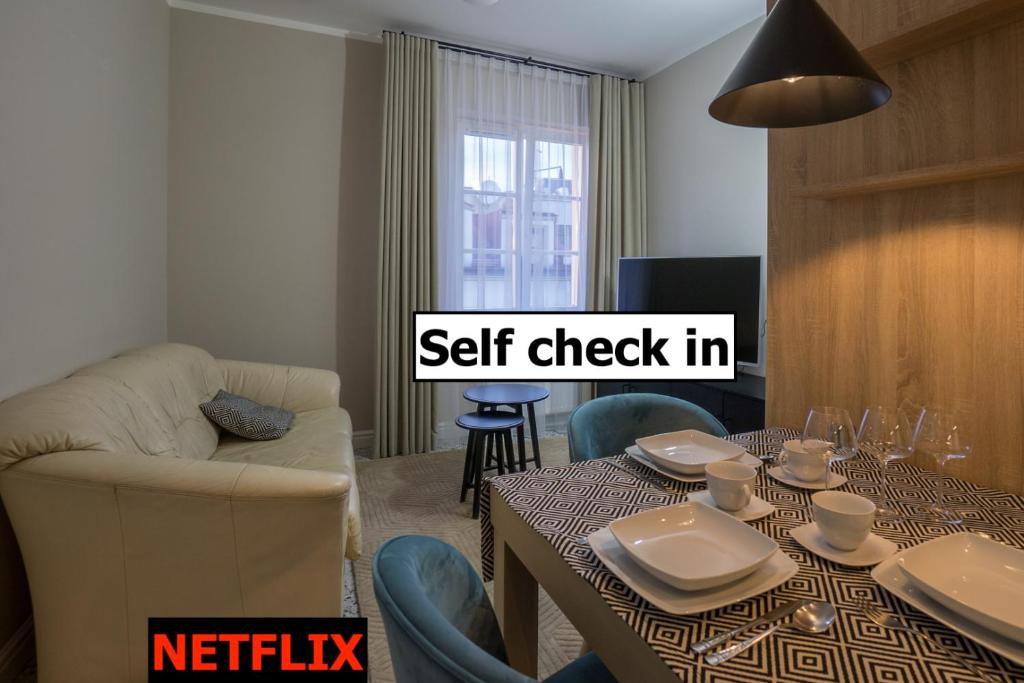 Televízia a/alebo spoločenská miestnosť v ubytovaní Na Skałce Apartment