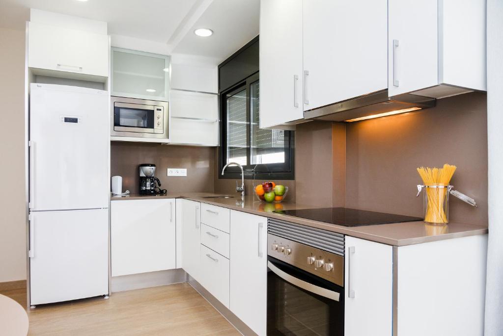 Kuchyňa alebo kuchynka v ubytovaní Feelathome Plaza Apartments