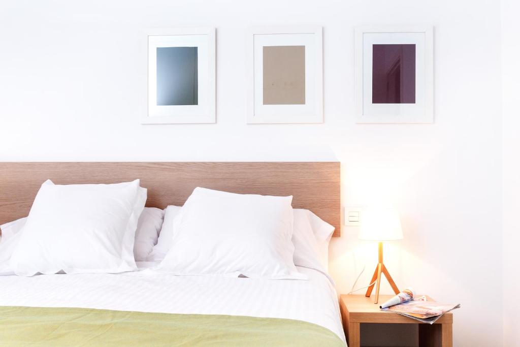 Posteľ alebo postele v izbe v ubytovaní Feelathome Plaza Apartments