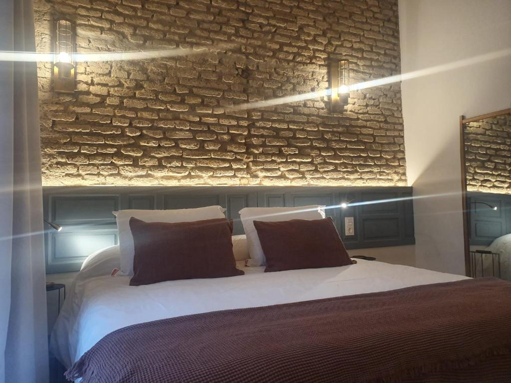 Łóżko lub łóżka w pokoju w obiekcie San Jorge Suites Triana