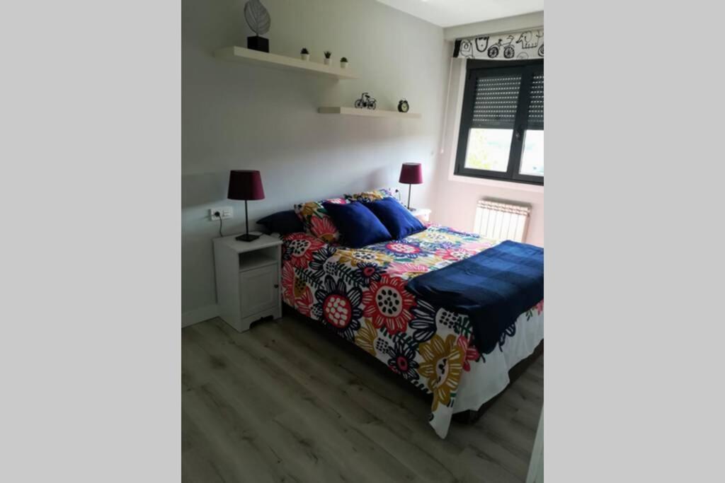Posteľ alebo postele v izbe v ubytovaní Apartamento en ribeira sacra. Chantada