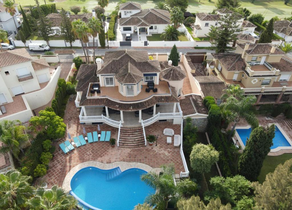 Fotografia z galérie ubytovania Spacious 700m2 villa, Golfers paradise. v destinácii Santa Fe de los Boliches