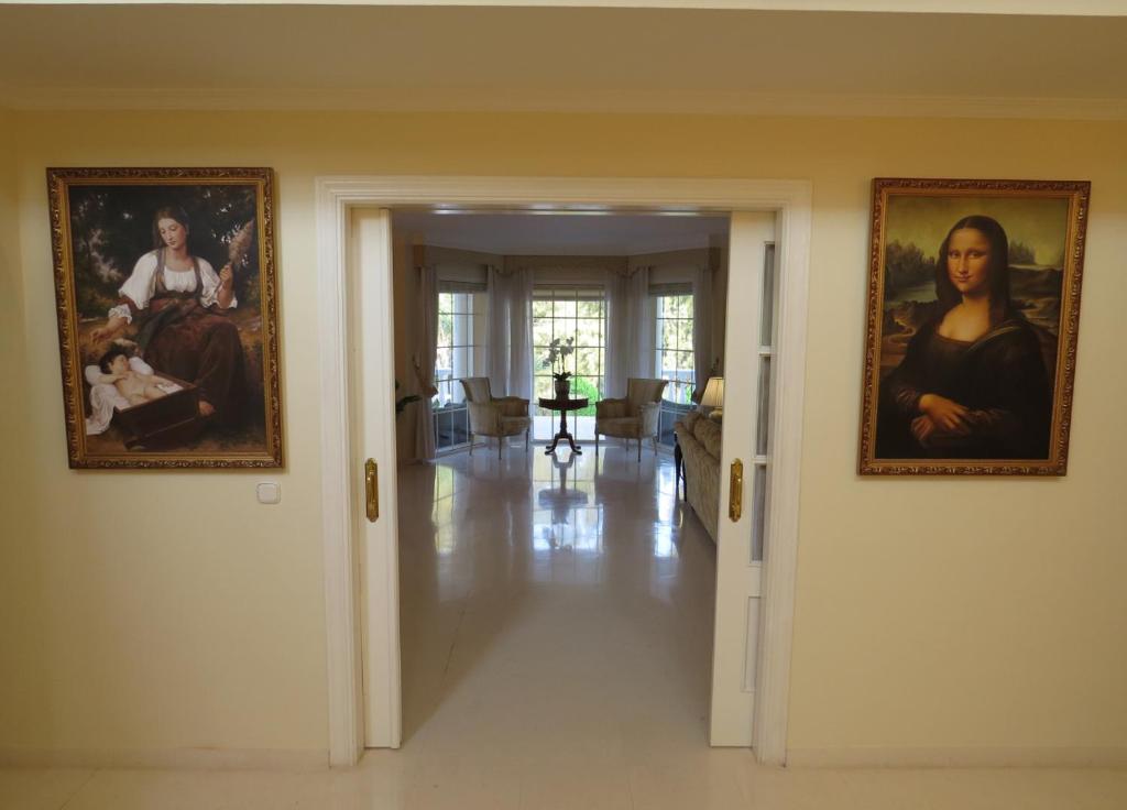 Fotografia z galérie ubytovania Spacious 700m2 villa, Golfers paradise. v destinácii Santa Fe de los Boliches