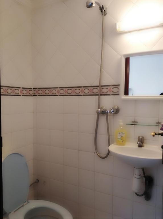 Koupelna v ubytování Hôtel Sid El Aidi Médina