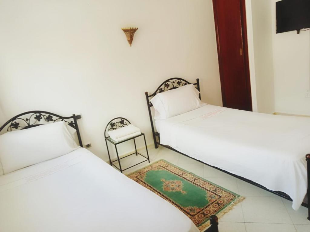 Postel nebo postele na pokoji v ubytování Hôtel Sid El Aidi Médina