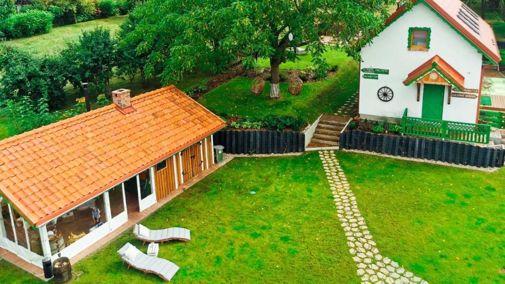 Vonkajšia záhrada v ubytovaní Zielony Domek w Nartach - Mazury