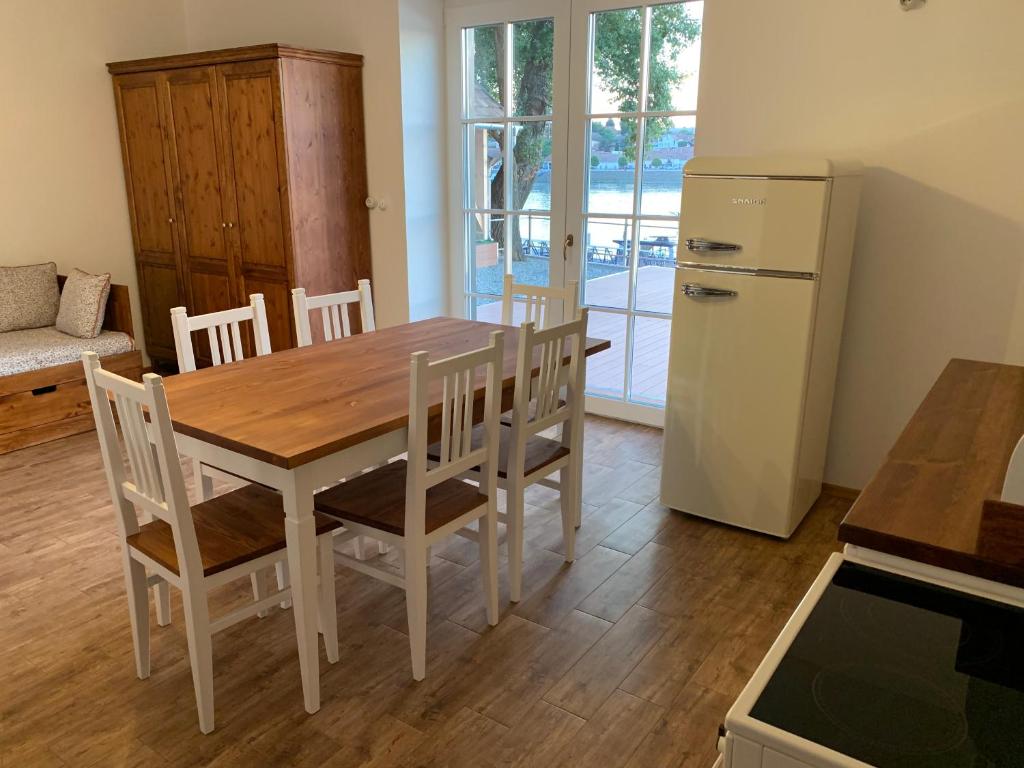 Százesztendős Révészház Apartman - Apartamento De Una Habitación Con Vista De Río