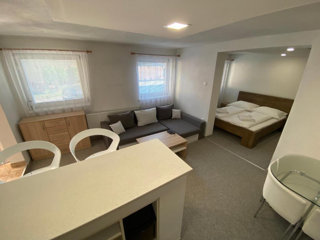 Postel nebo postele na pokoji v ubytování ARD Apartments - Levice