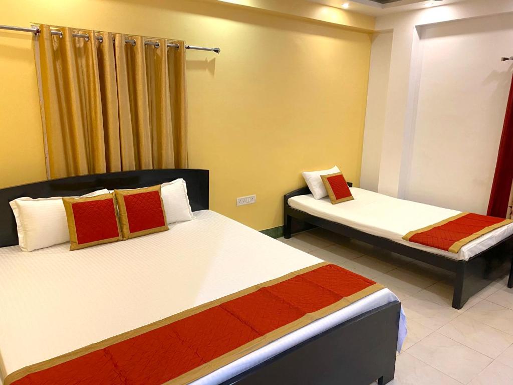 Postel nebo postele na pokoji v ubytování Hotel Shivanand