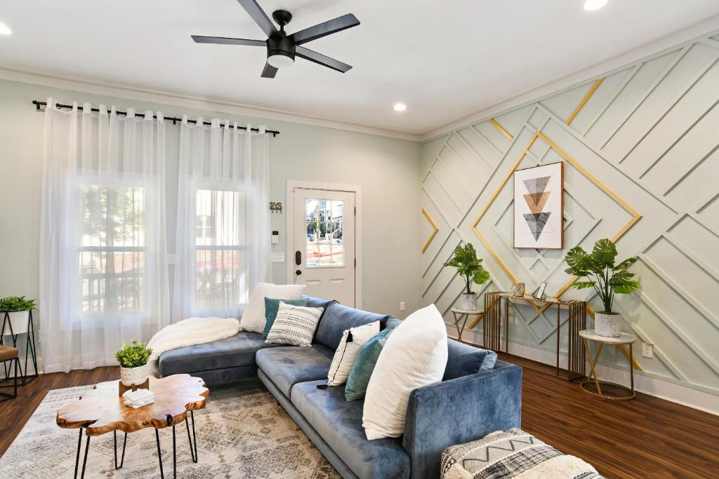 SUN LIT MODERN HOME with GOOD VIBES AND LOTS OF COFFEE - DesignedByDom - Housity