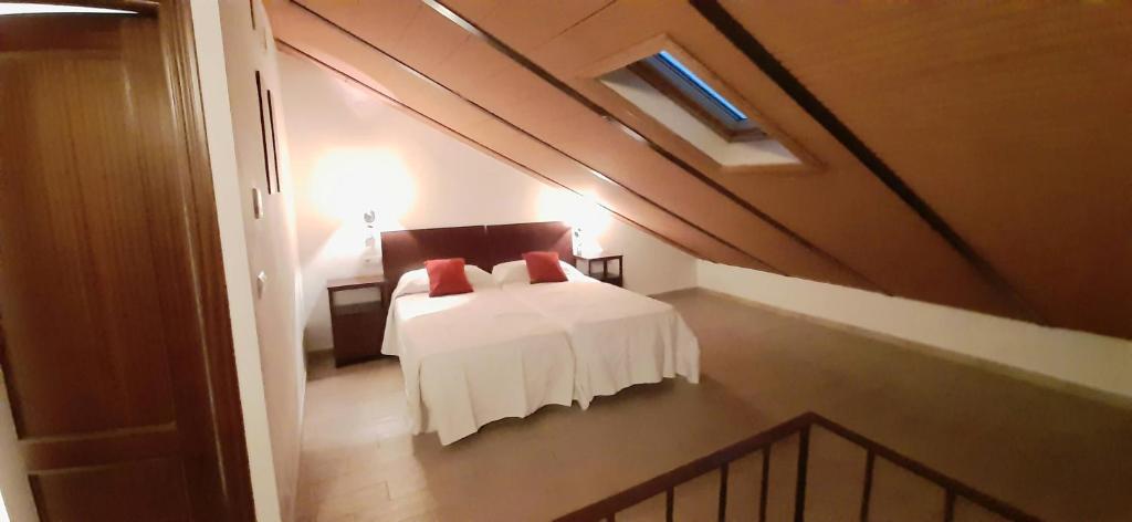Cama ou camas em um quarto em Apartamento con buhardilla casco histórico