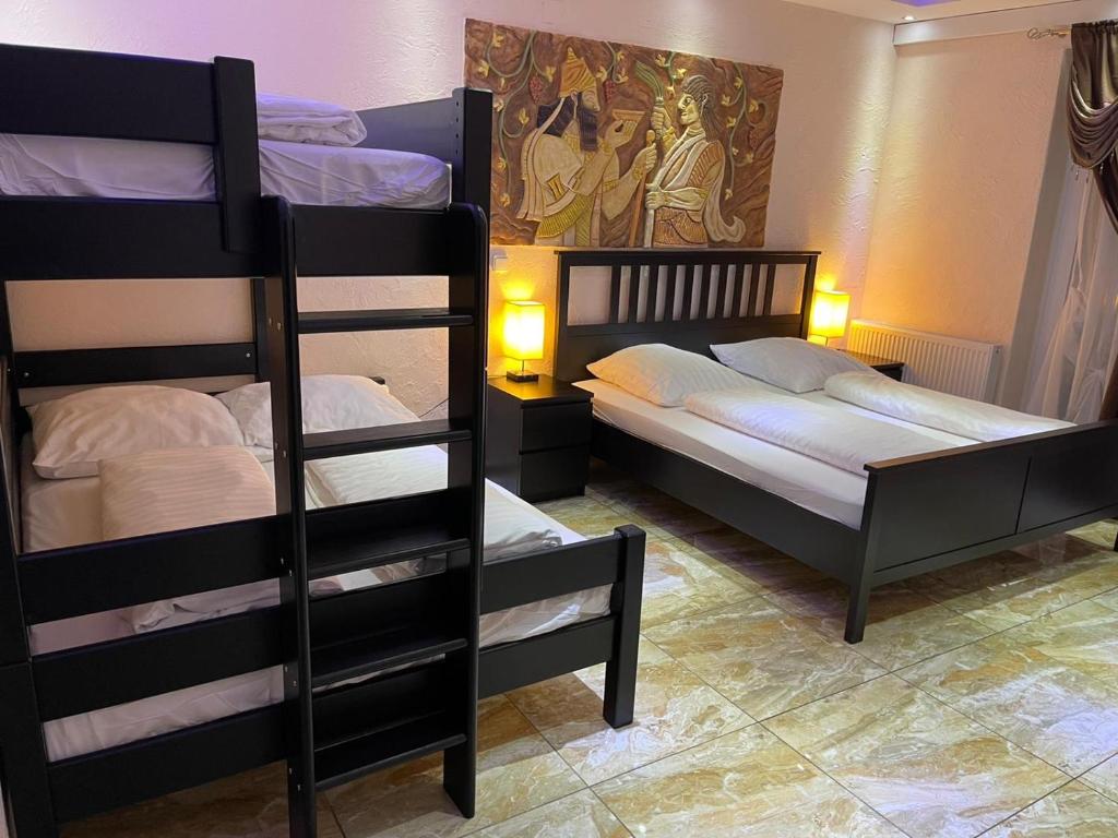 Postel nebo postele na pokoji v ubytování Hotel Babylon am Europa-Park