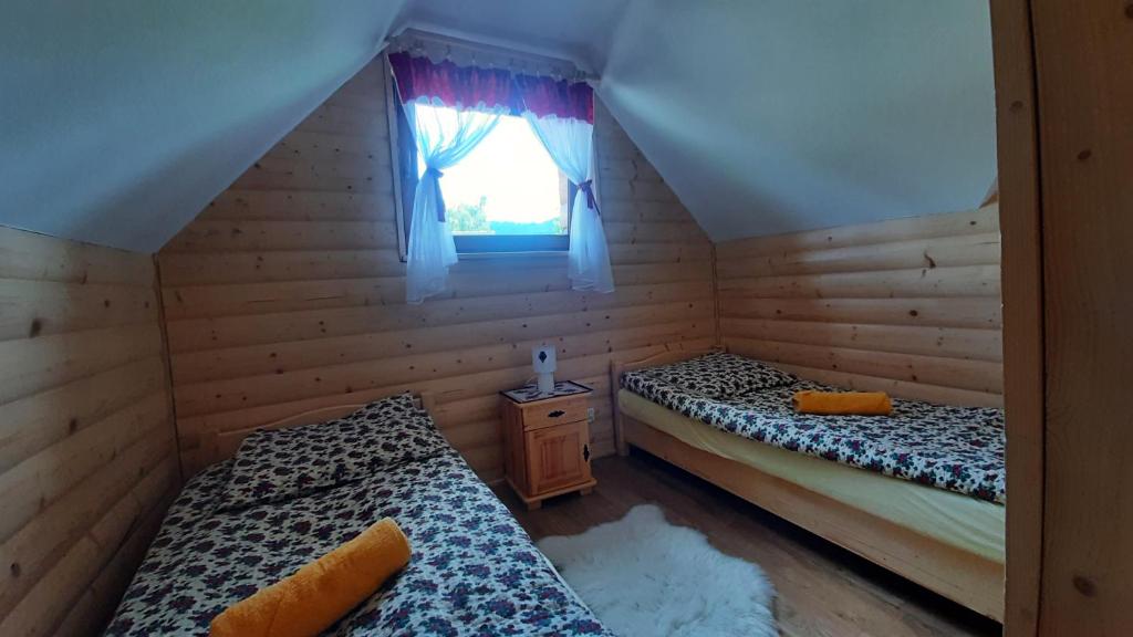 Posteľ alebo postele v izbe v ubytovaní Podhalańskie Domki u Magdusi i Marcina z Jacuzzi