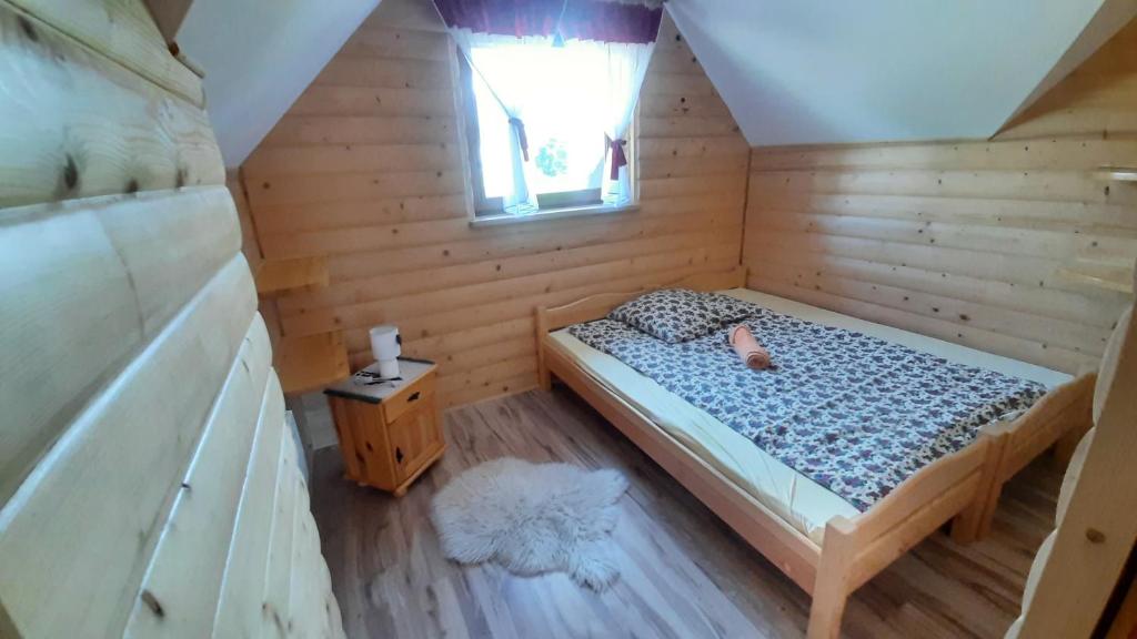 Posteľ alebo postele v izbe v ubytovaní Podhalańskie Domki u Magdusi i Marcina z Jacuzzi