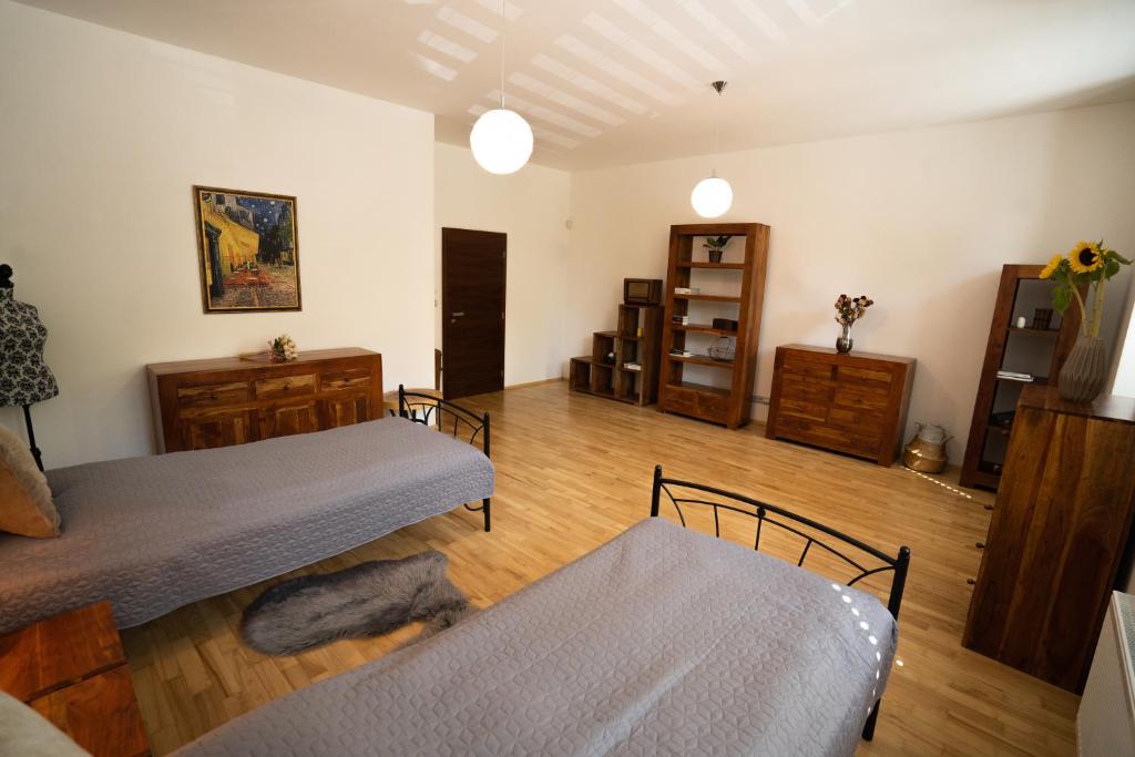 Postel nebo postele na pokoji v ubytování Black Field Apartment