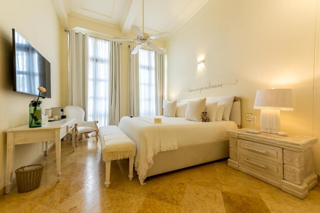 Postel nebo postele na pokoji v ubytování Casa Diluca Cartagena Hotel Boutique