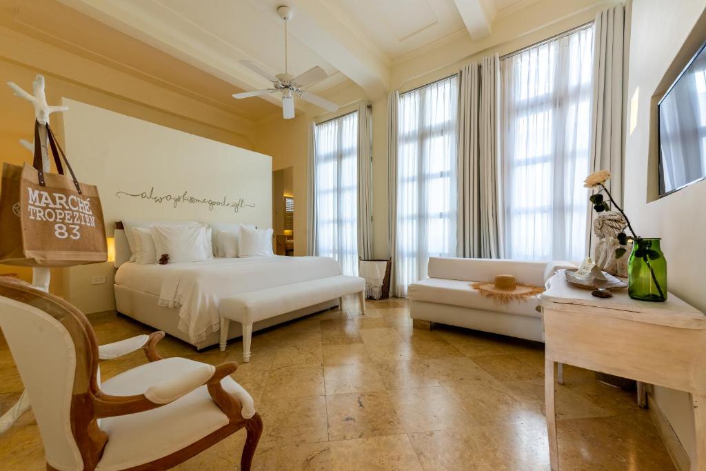 Postel nebo postele na pokoji v ubytování Casa Diluca Cartagena Hotel Boutique