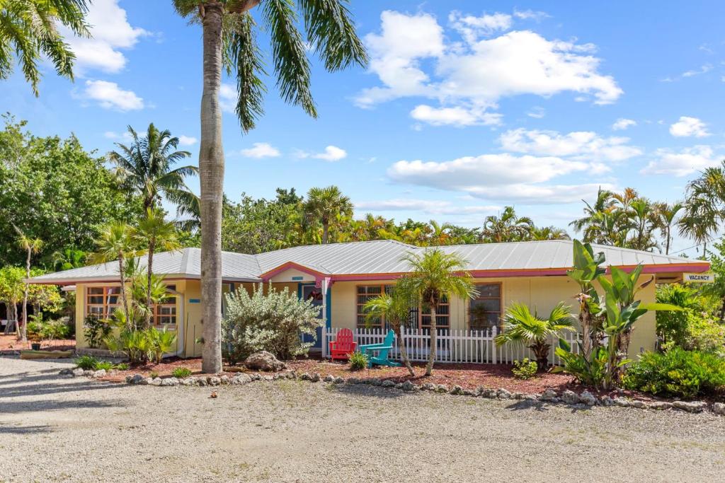 Palm Retreat Large Cottage on Sanibel Island with Bikes, USA