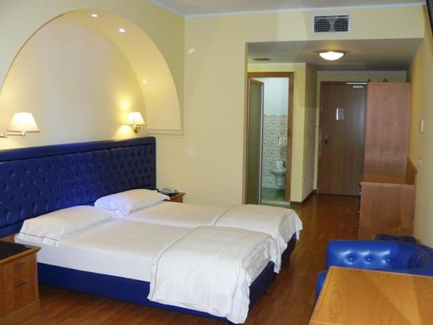 Postel nebo postele na pokoji v ubytování Hotel Alexander