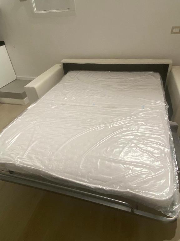 A bed or beds in a room at Florence Heart Uffizi - Renovated and central