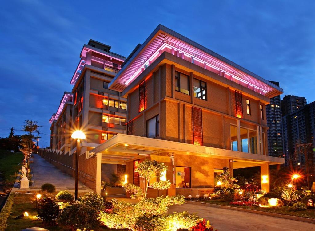 a building with lights on the side of it at Norway Forest Tamsui Motel in Tamsui