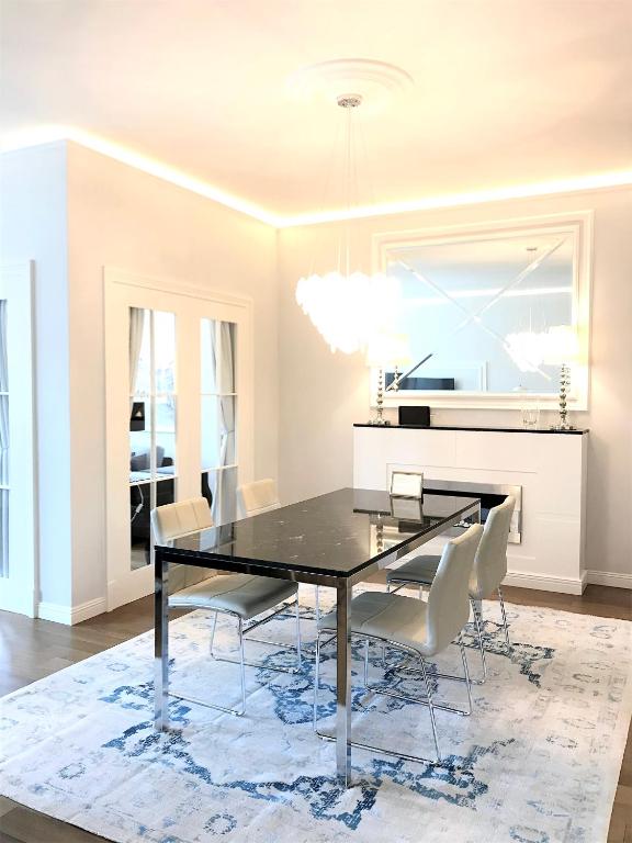 Kuchyň nebo kuchyňský kout v ubytování MONDRIAN Luxury Suites UNESCO Old Town