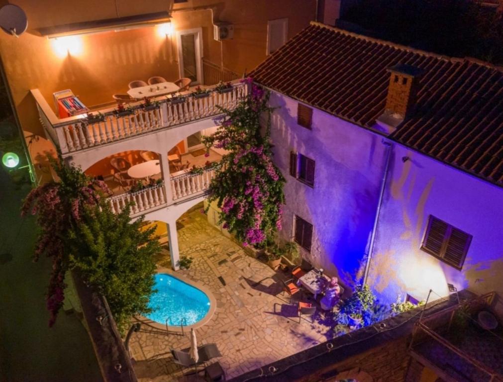 Basen w obiekcie Apartments Salčinović lub w pobliżu