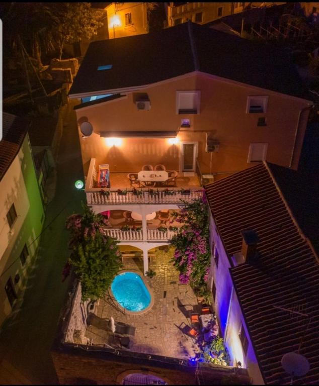 Basen w obiekcie Apartments Salčinović lub w pobliżu