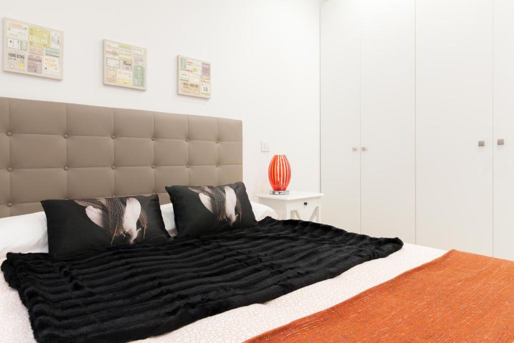 Postel nebo postele na pokoji v ubytování For You Rentals NEW Design Apartment TEMPORAL Puerta del Sol PRE10C