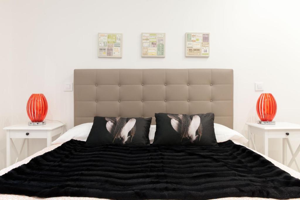 Postel nebo postele na pokoji v ubytování For You Rentals NEW Design Apartment TEMPORAL Puerta del Sol PRE10C
