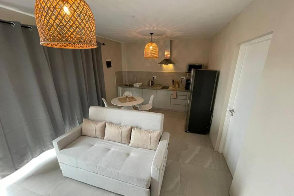 Posezení v ubytování Bois Mapou Self Catering Apartments Unit 201
