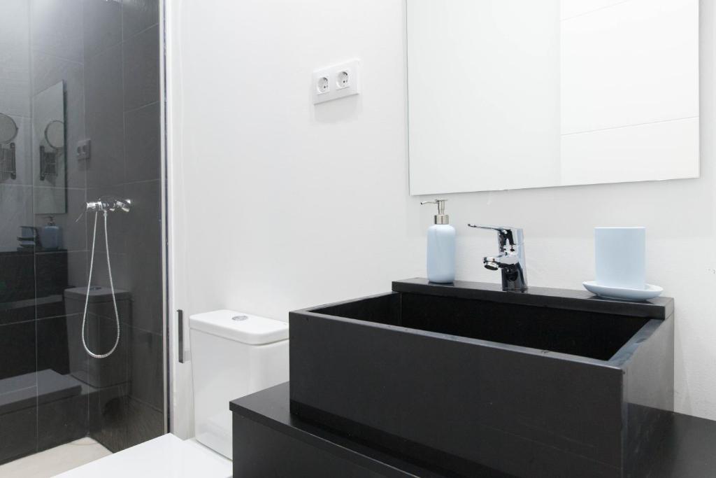 Koupelna v ubytování For You Rentals NEW Design Apartment TEMPORAL Puerta del Sol PRE10C