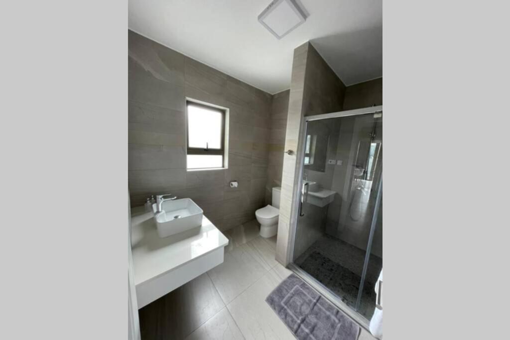 Koupelna v ubytování Bois Mapou Self Catering Apartments Unit 204