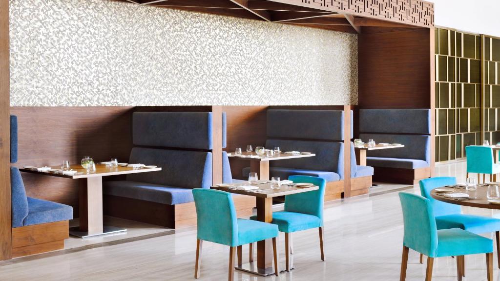 Holiday Inn Dubai Al-Maktoum Airport by IHG - Resim 34